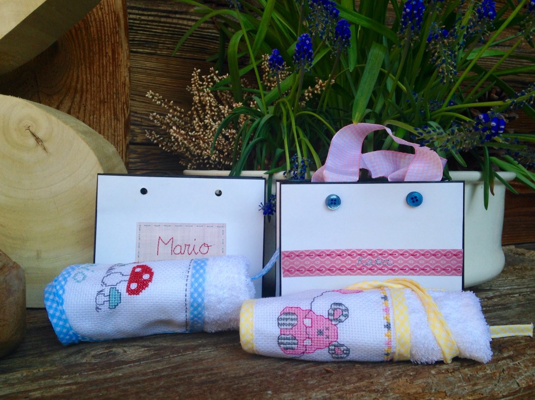 babero punto de cruz